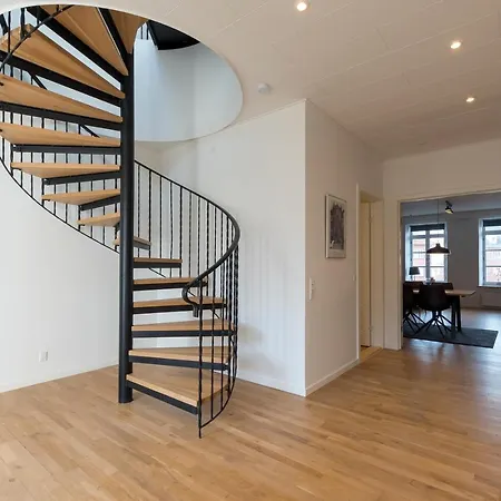 Center Penthouse *