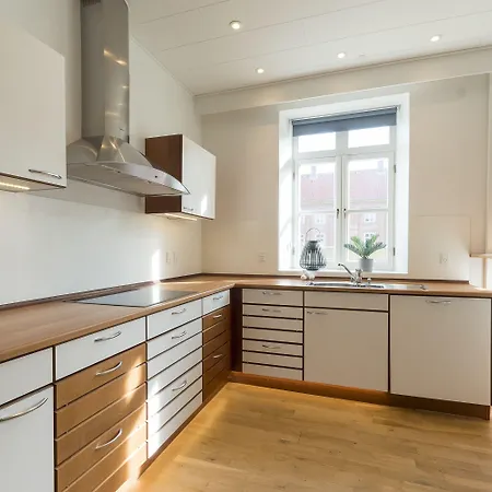 Center Penthouse 公寓式酒店