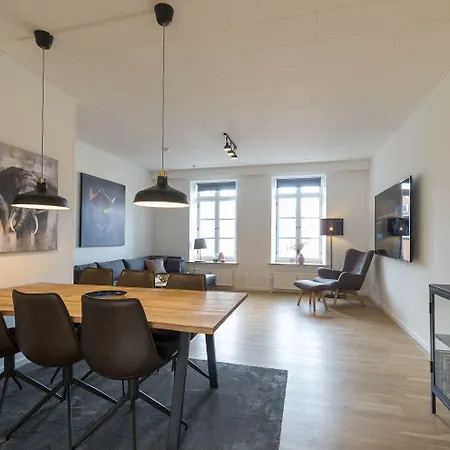 公寓式酒店 Center Penthouse