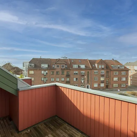 Center Penthouse 公寓式酒店 4*